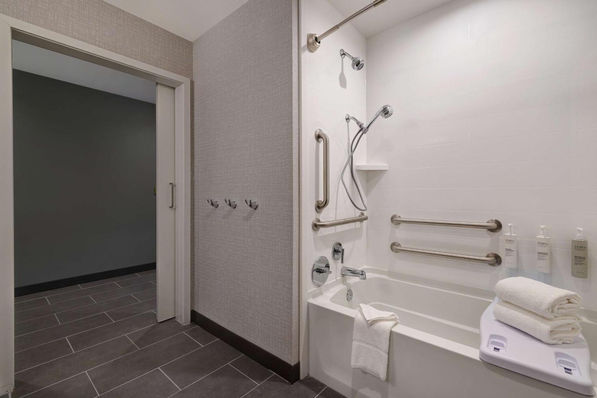 Hampton Inn & Suites Marina Esterno foto