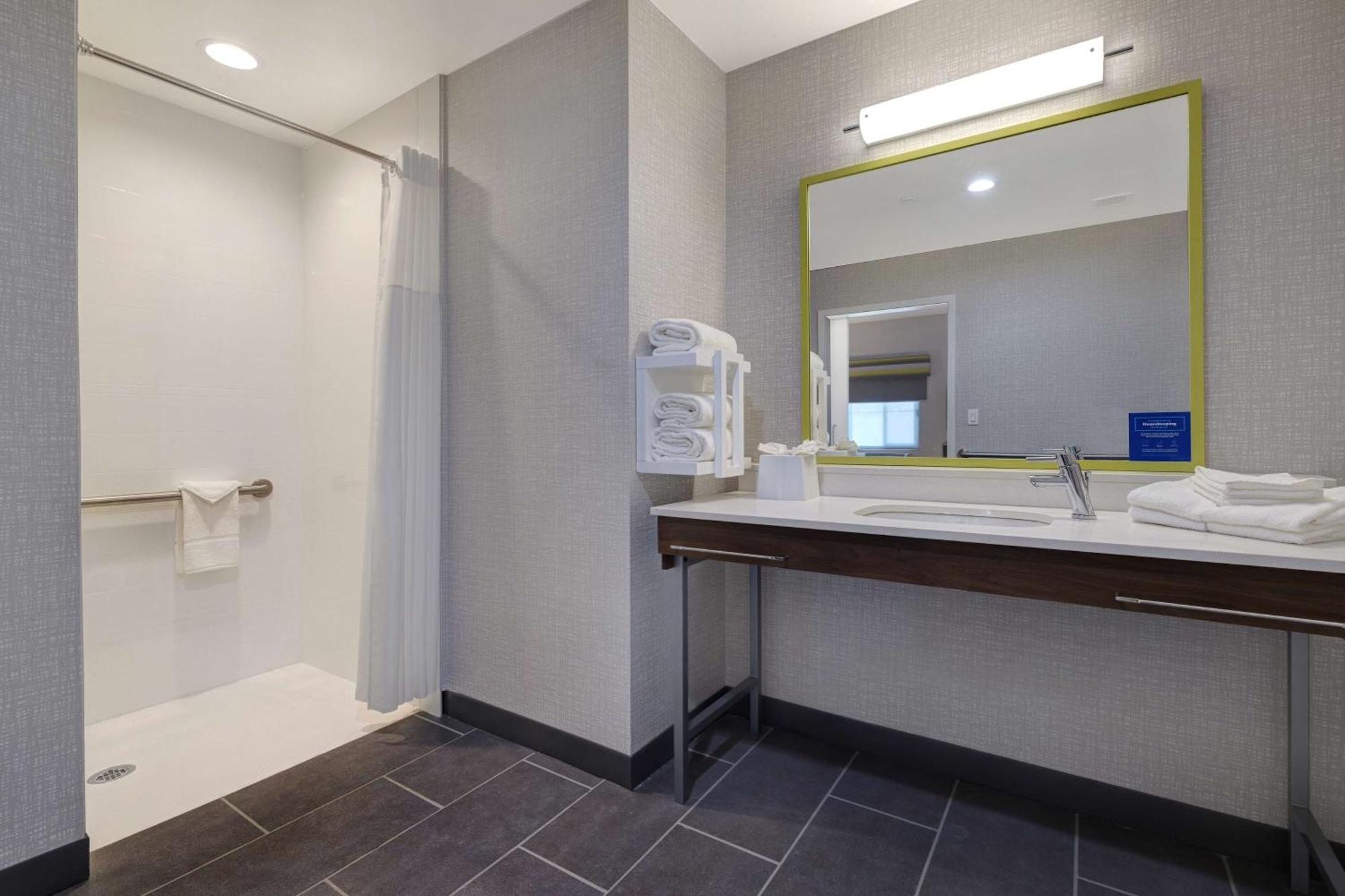Hampton Inn & Suites Marina Esterno foto