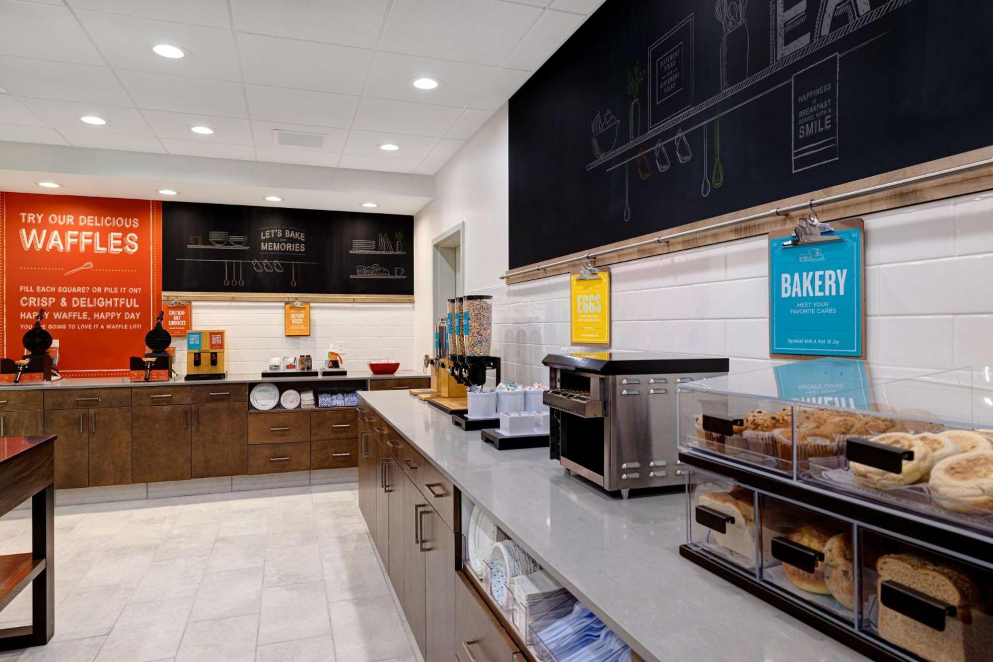 Hampton Inn & Suites Marina Esterno foto
