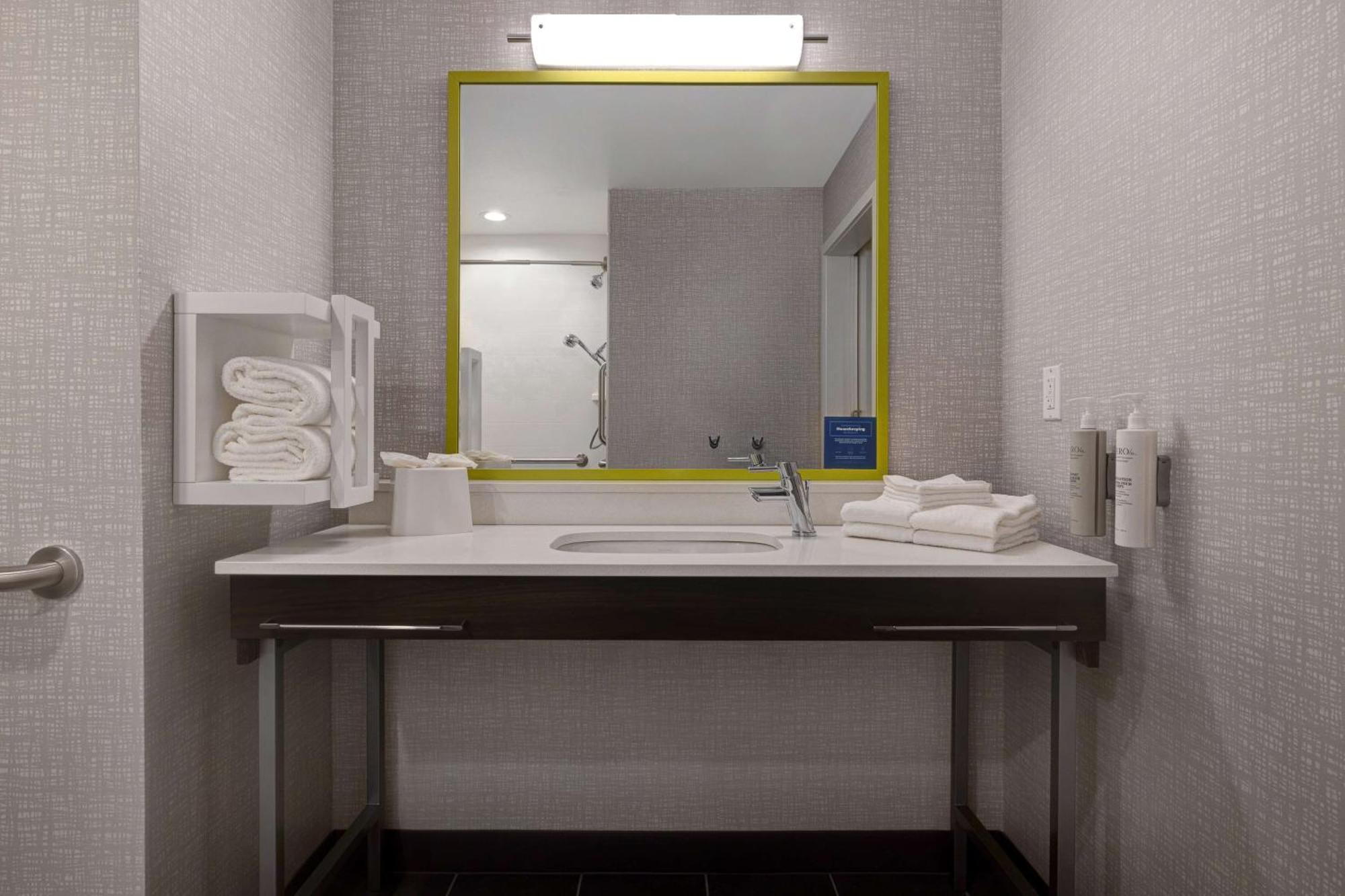 Hampton Inn & Suites Marina Esterno foto