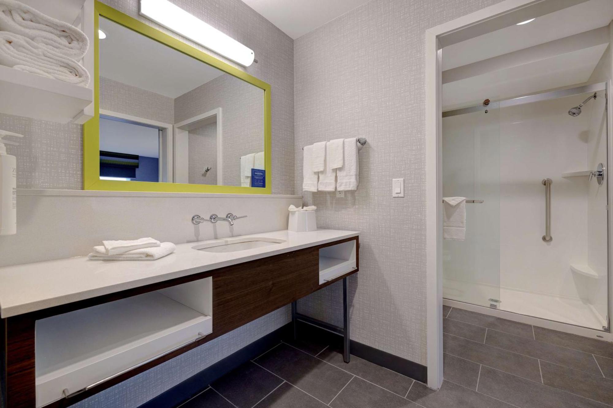 Hampton Inn & Suites Marina Esterno foto