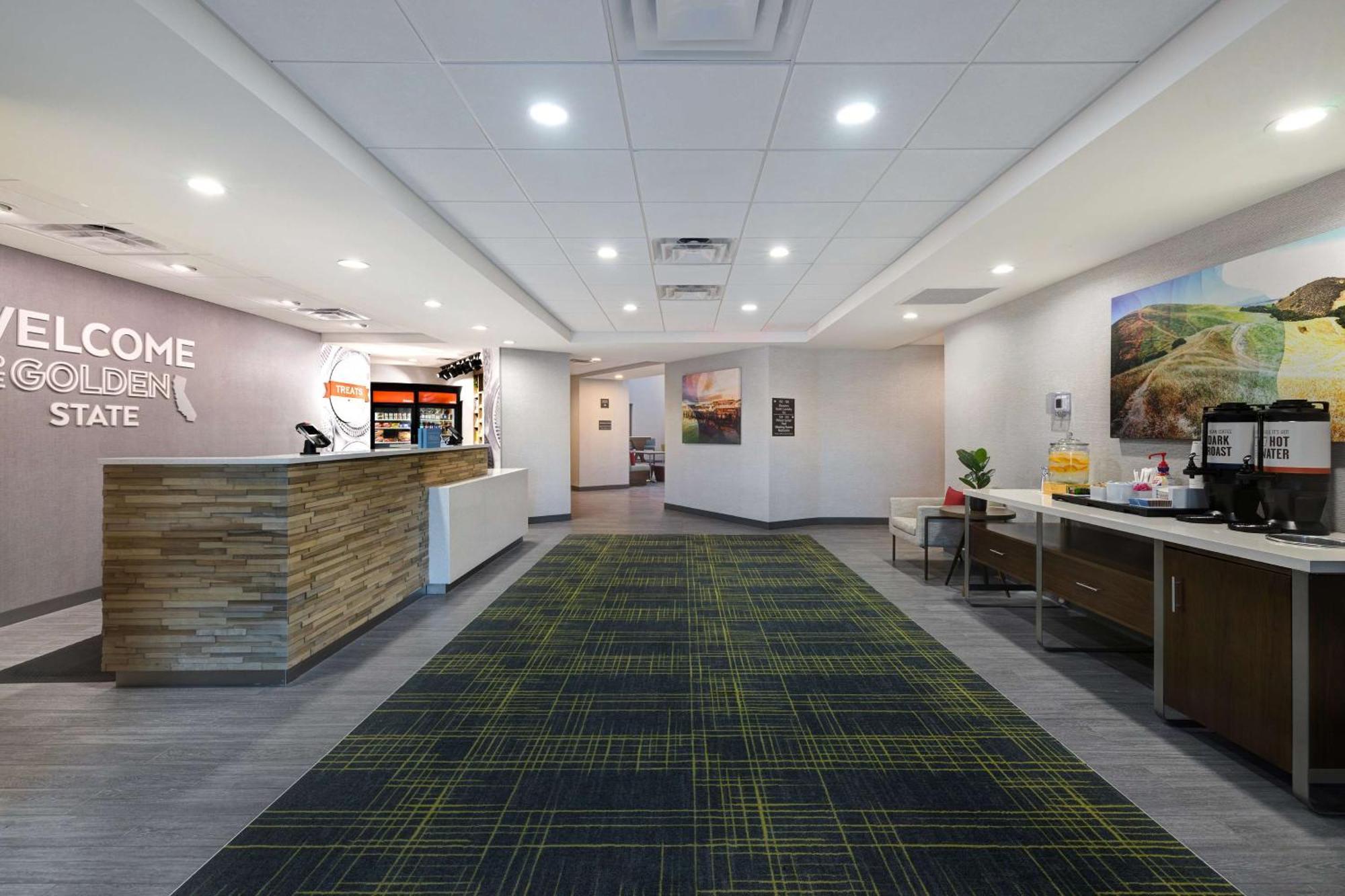 Hampton Inn & Suites Marina Esterno foto